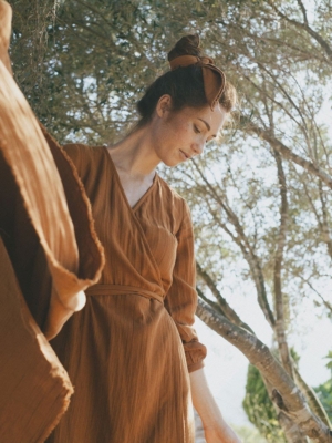 tiralahilacha-susana-crossover-dress-in-terracotta-2
