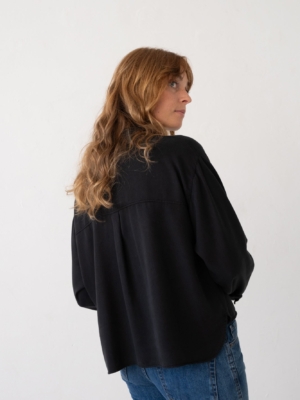 tiralahilacha-tait-oversized-shirt-100-tencel-in-berry-black-2
