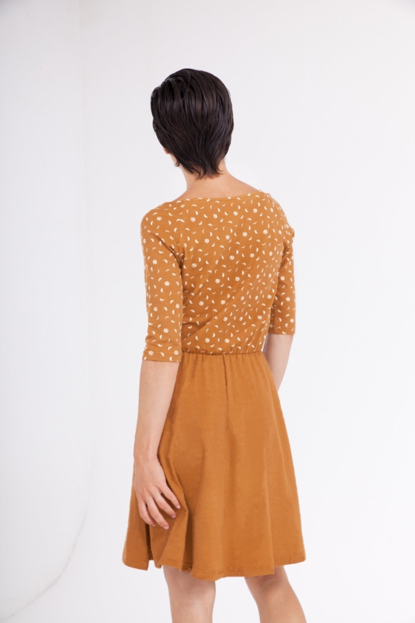Vestido Carol manga ranglán mostaza.