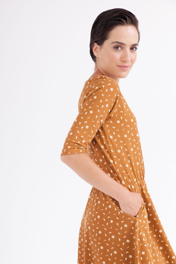 Vestido Carol manga ranglán mostaza.