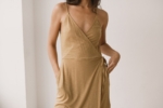 Vestido cruzado de tirantes amarillo
