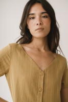Vestido holgado con botones mostaza