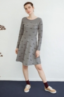 Vestido Nidia media capa gris con estampado zorros.