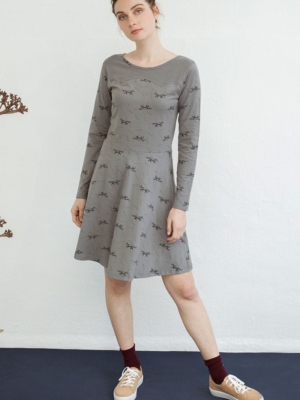 Vestido Nidia media capa gris con estampado zorros.