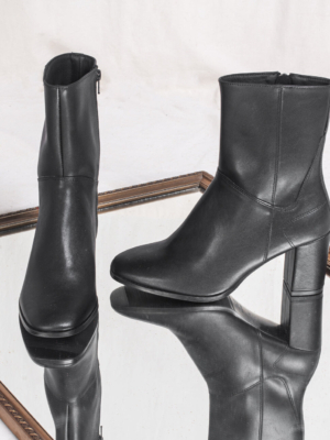 nae-vegan-circe-black-pre-loved-2-3×4