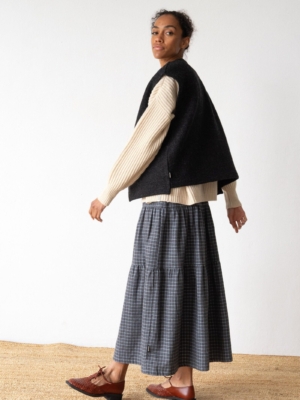 tiralahilacha-100-virgin-wool-waistcoat-in-anthracite-grey-2