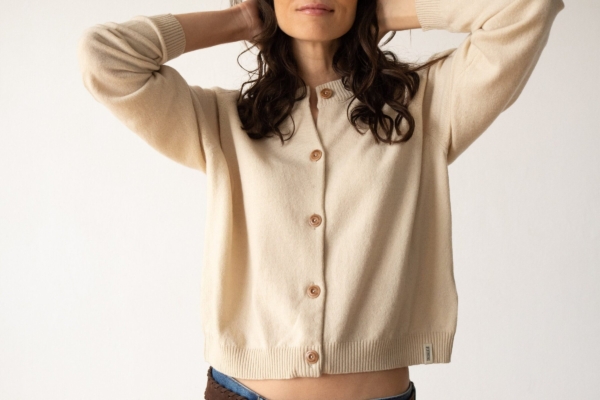 Cárdigan botones de lana cachemir beige