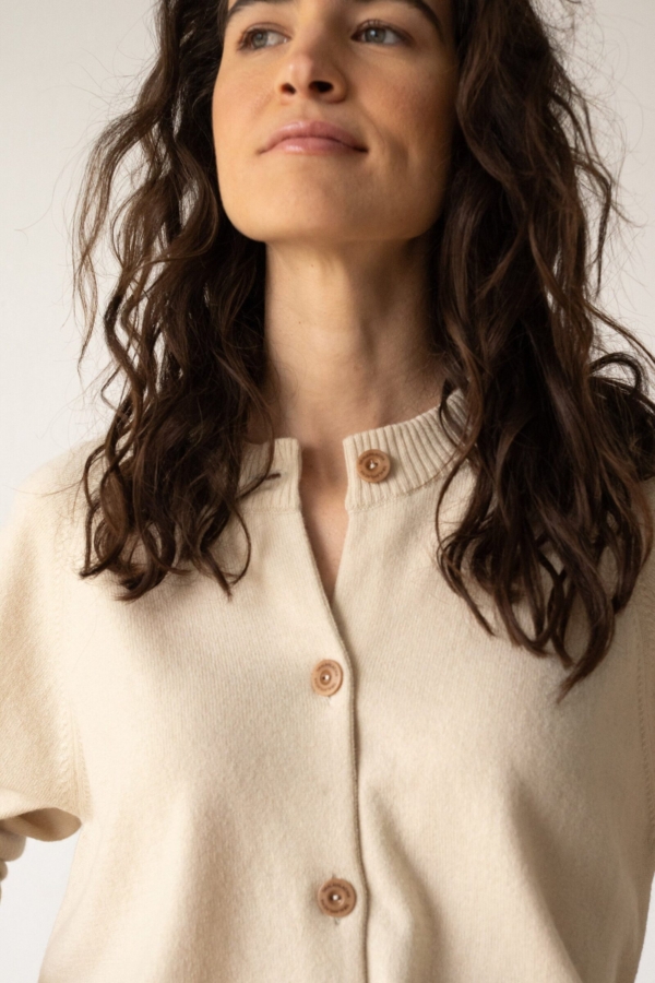 Cárdigan botones de lana cachemir beige