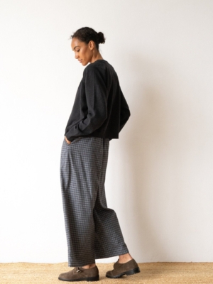 tiralahilacha-cashmere-and-merino-wool-buttoned-cardigan-in-charcoal-grey-2