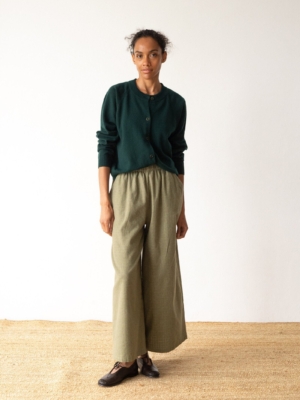 tiralahilacha-cashmere-and-merino-wool-buttoned-cardigan-in-forest-green-2