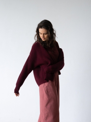 tiralahilacha-cashmere-cardigan-in-burgundy-2