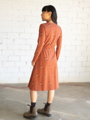 tiralahilacha-gemma-crossover-dress-twilight-mars-red-2