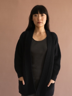 tiralahilacha-gonda-long-cardigan-black-merino-wool-4