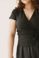 Camiseta Hagne cruzada Tencel negro