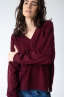 Jersey merino y cachemir escote en V granate