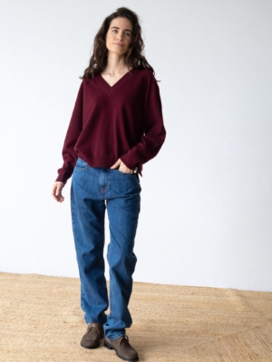 tiralahilacha-merino-and-cashmere-v-neck-sweater-in-burgundy-2