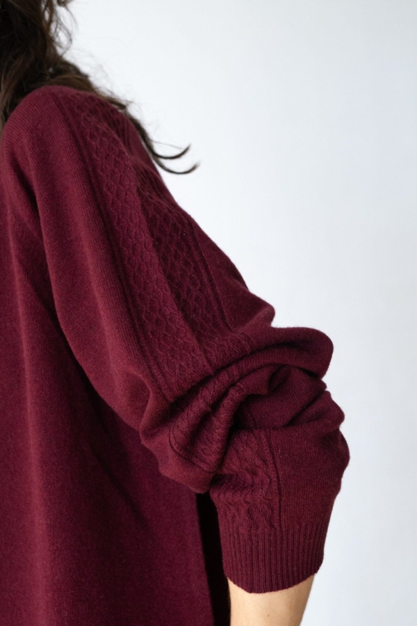 Jersey merino y cachemir escote en V granate