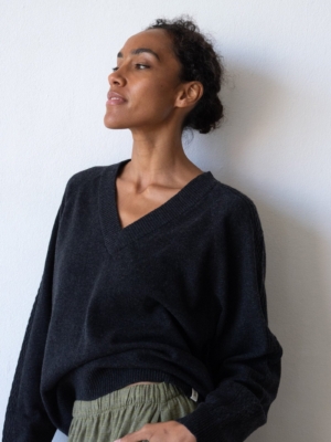 tiralahilacha-merino-and-cashmere-v-neck-sweater-in-charcoal-grey-2