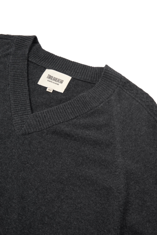 Jersey merino y cachemir escote en V gris carbón