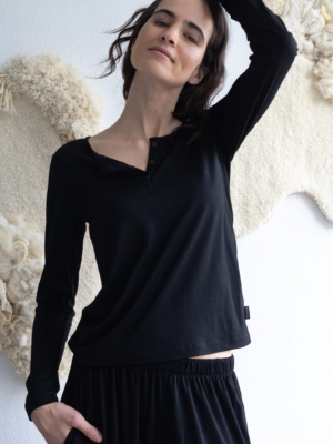 tiralahilacha-merino-wool-henley-top-in-anthracite-grey-2