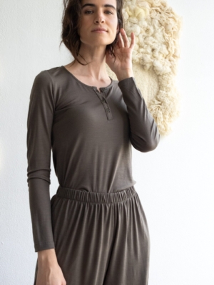 Top cuello panadero de lana merino verde salvia