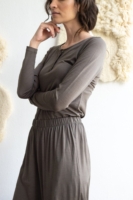 Top cuello panadero de lana merino verde salvia