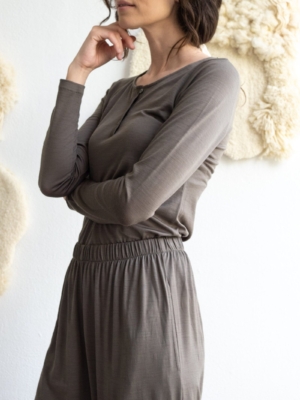 tiralahilacha-merino-wool-henley-top-in-sage-green-2