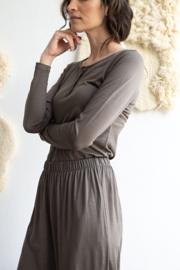 Top cuello panadero de lana merino verde salvia