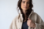 Abrigo cuello alto 100% lana virgen beige