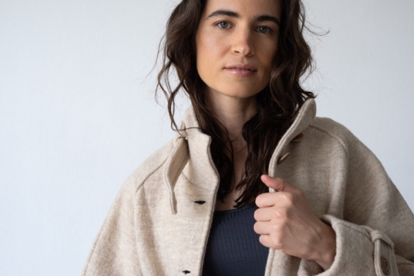 Abrigo cuello alto 100% lana virgen beige