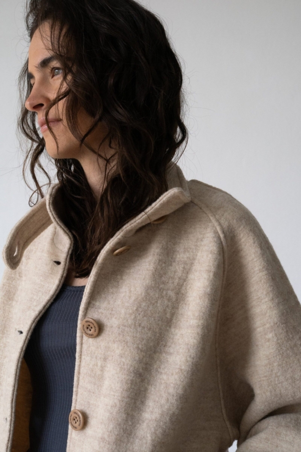 Abrigo cuello alto 100% lana virgen beige