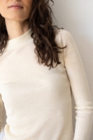 Top cuello cisne lana merino beige