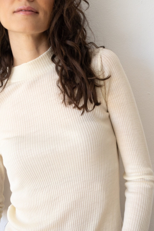 Top cuello cisne lana merino beige