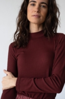 Top cuello cisne lana merino granate