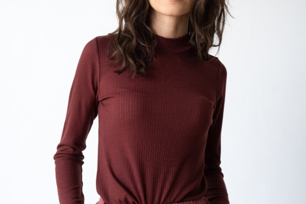 Top cuello cisne lana merino granate