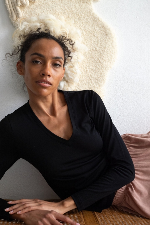 Top escote V de lana merino gris antracita