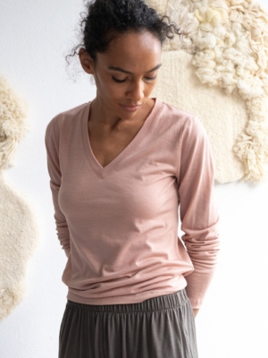 Top escote V de lana merino rosa empolvado