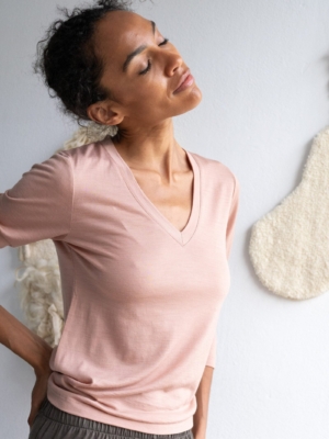 tiralahilacha-merino-wool-v-neck-top-in-dusty-pink-2