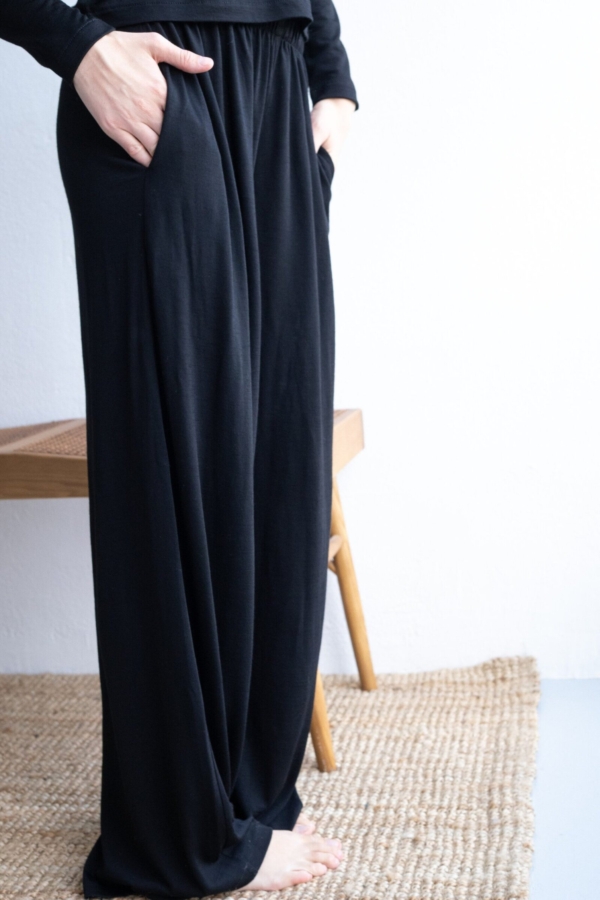 Pantalón ancho de lana merino gris antracita