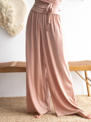 Pantalón ancho de lana merino rosa empolvado
