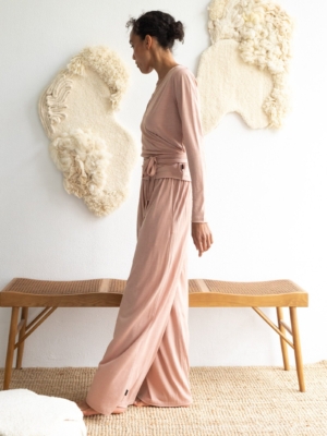 tiralahilacha-merino-wool-wide-leg-trousers-in-dusty-pink-2