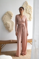 Pantalón ancho de lana merino rosa empolvado