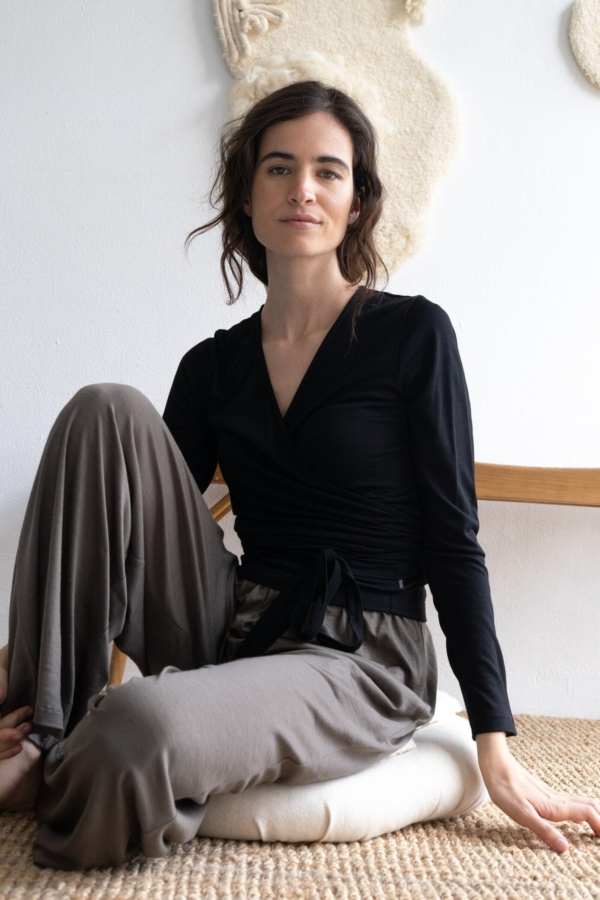 Top cruzado de lana merino gris antracita