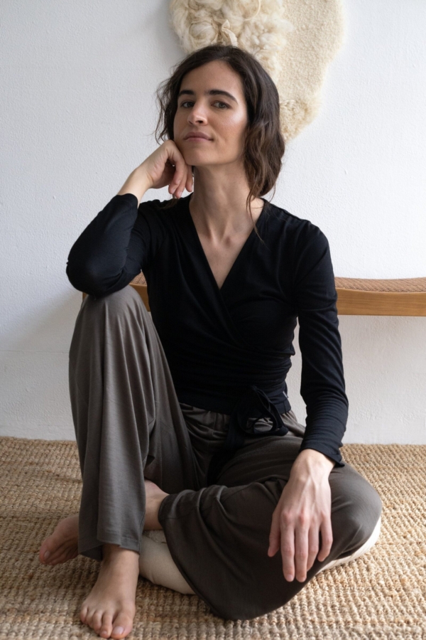 Top cruzado de lana merino gris antracita