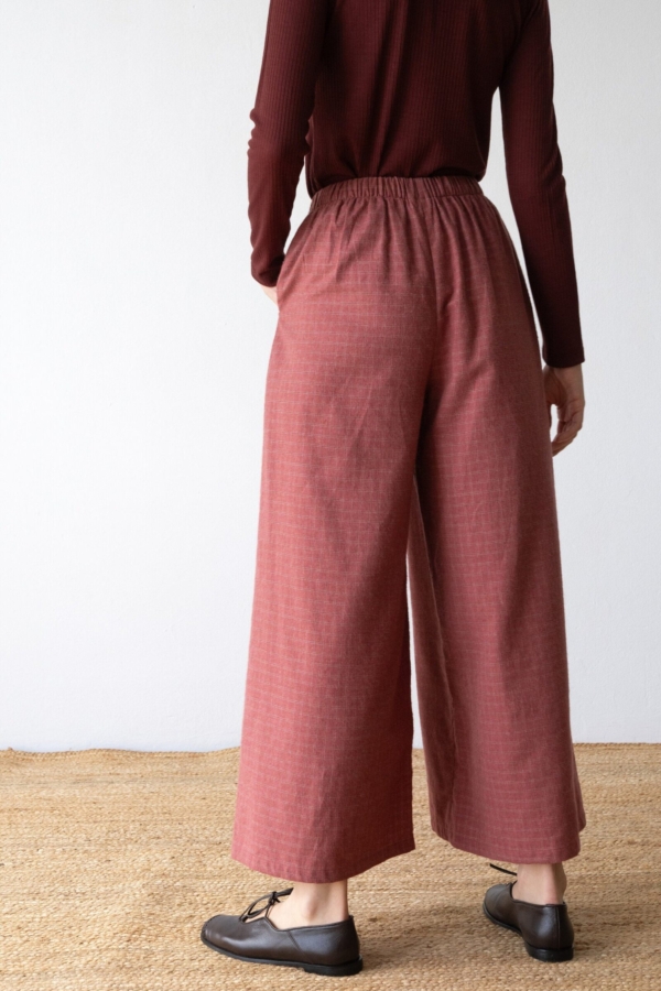 Pantalón ancho de algodón orgánico granate grosella