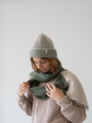 tiralahilacha-tayo-chunky-wool-scarf-in-two-tone-green-2-2