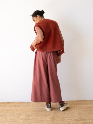 tiralahilacha-virgin-wool-waistcoat-in-burgundy-2