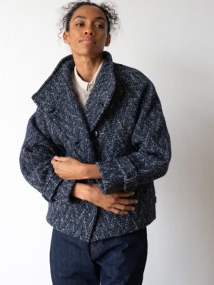 Chaqueta corta cruzada de lana y algodón orgánico azul arándano