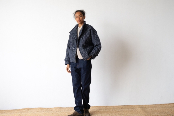 Chaqueta corta cruzada de lana y algodón orgánico azul arándano