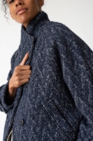 Chaqueta corta cruzada de lana y algodón orgánico azul arándano